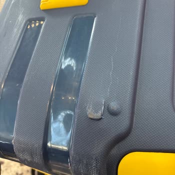 Havaist Yolculuğunda Valiz Kırıldı Ve Yeni Valiz Talebi