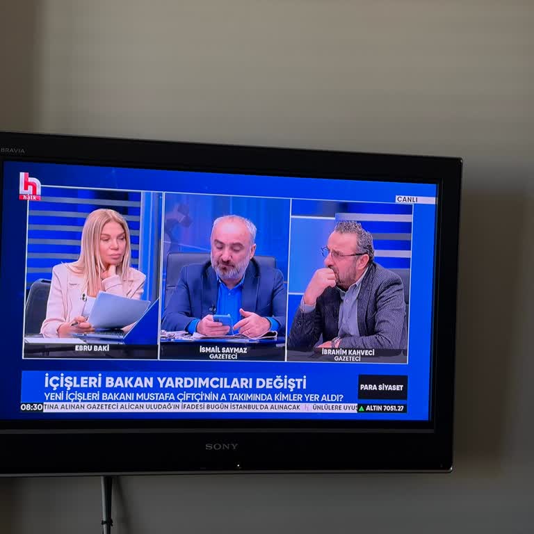 Halk TV programında konuşma kesintileri ve eşit söz hakkı talebi