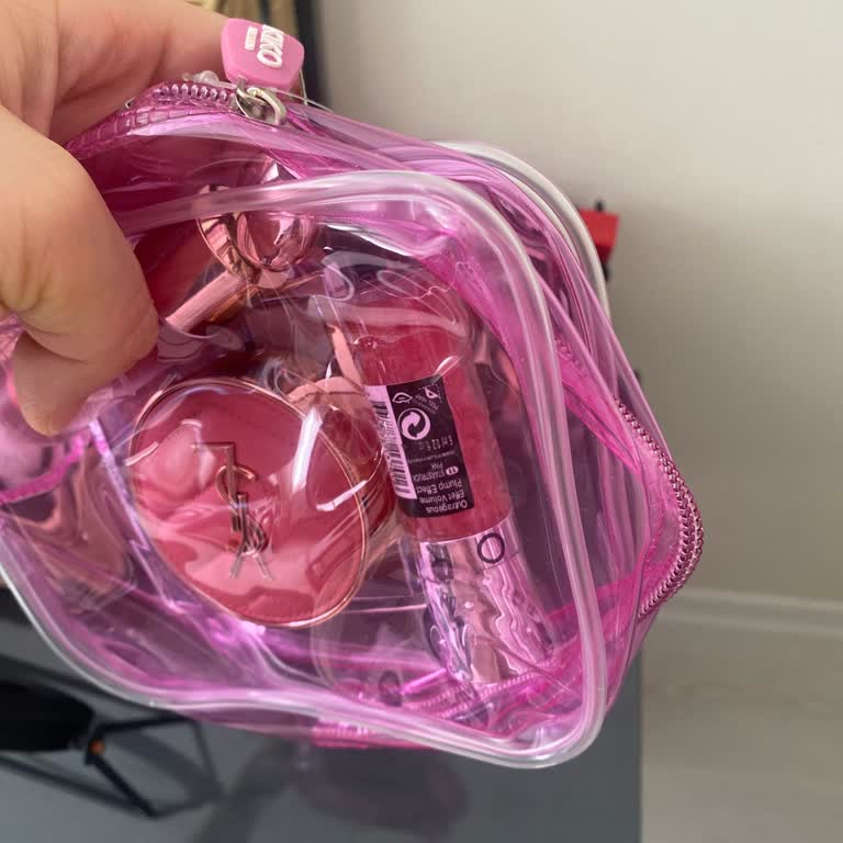 Kiko Markalı Makyaj Çantası Fermuarı Kusurlu, İade Veya Değişim Talebi