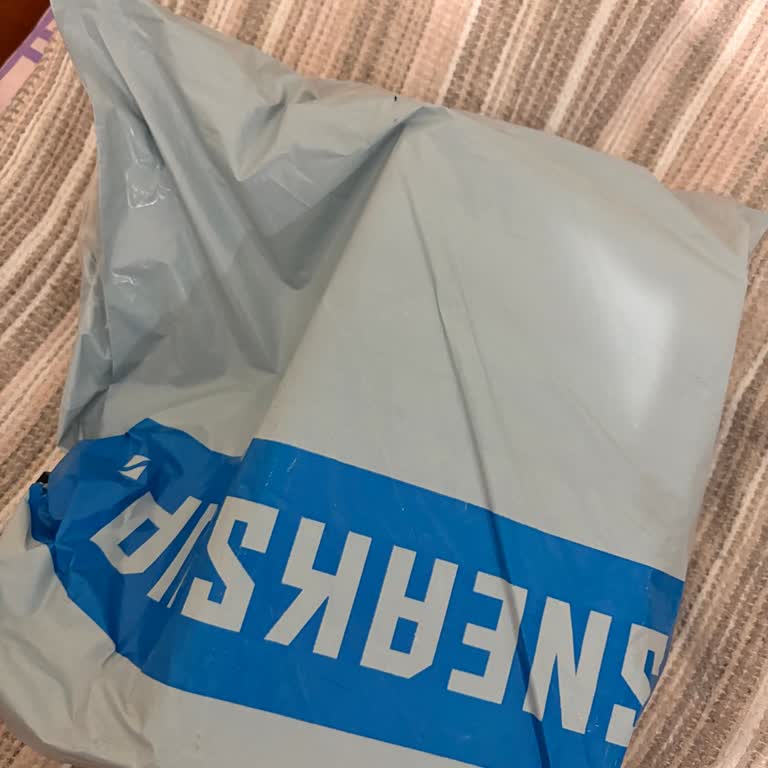 İki Ürün Sipariş Ettim, Tek Ürün Teslim Edildi Ve DHL Gecikmesi