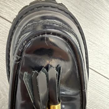 Kısa Sürede Çatlaklı Ayakkabı Ve Kırık Kutu Değişim Talebim Reddedildi