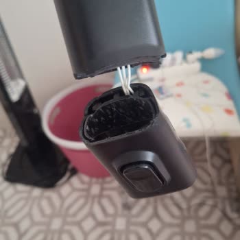 Sürekli Arıza Ve Ücretli Servisler Nedeniyle Dikey Süpürgenin Değiştirilmesi Talebi