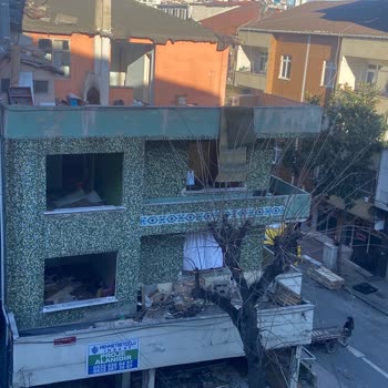 Çürük Apartman İçin Acil Güvenlik, Tahliye Ve Yıkım Durdurma Talebi