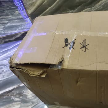 Hasarlı Paket Ve Asansör Hizmetini Reddeden Kuryeye Şikayet