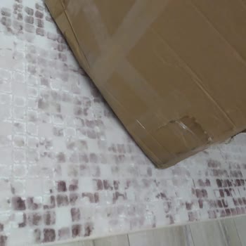 Hasarlı Paket Ve Asansör Hizmetini Reddeden Kuryeye Şikayet