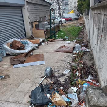 Etimesgut Belediyesi 1776 Ve 1781 Caddeleri Arası Çöp Sorununu Çözmüyor