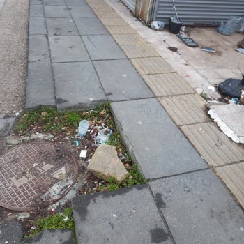 Etimesgut Belediyesi 1776 Ve 1781 Caddeleri Arası Çöp Sorununu Çözmüyor