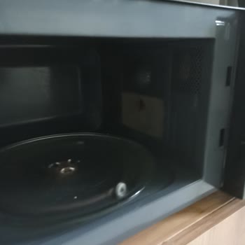 Samsung Mikrodalgada Kıvılcım Çıktı Ve Yangın Tehlikesi Oluştu