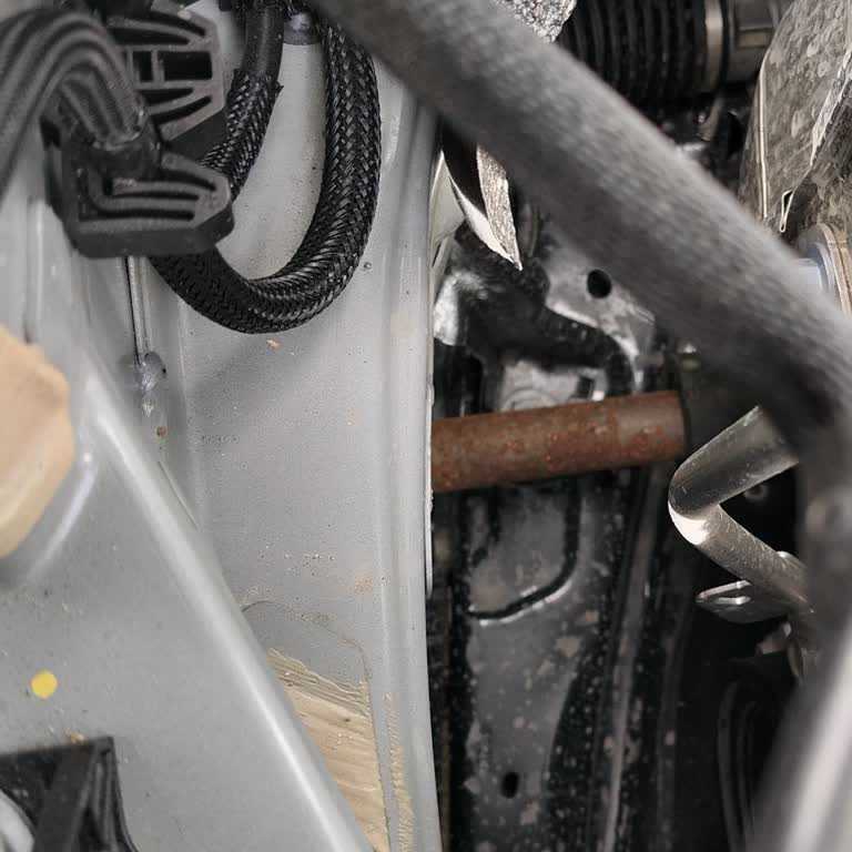 Satın Alınan Dacia Araçta 2,5 Ayda Paslanma, Garanti Kapsamında Onarım Talebi