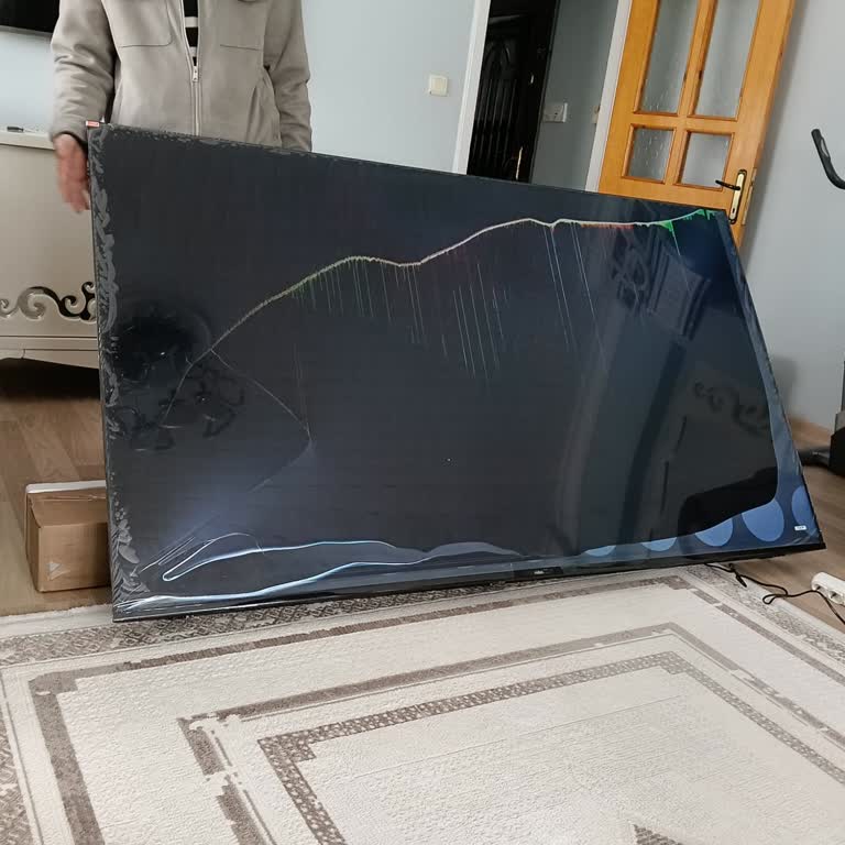 Kırık Televizyonun Değişimi İçin Cevapsızlık Ve Mağduriyet