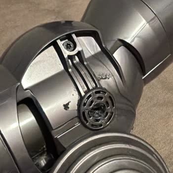 Dyson V15 Tekerleği Kırıldı, Yedek Parça Yok Ve 5 Bin TL'ye Yeni Başlık Almak Zorunlu