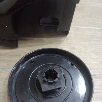 Tekerleği Kırılan Halı Yıkama Makinesi Garanti İçin Değişim Talebi