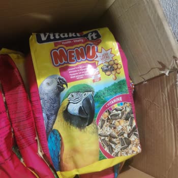 Yanlış Ürün Gönderimi: Papağan Yemi Yerine Ayçiçek Çekirdeği