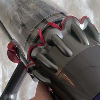 Dyson V11 Advanced Süpürge Kırmızı Hortumu Deforme Oldu Garanti Değişim Talebim Reddedildi