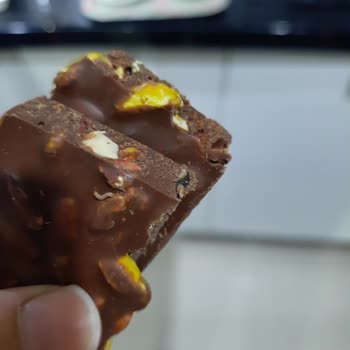 Ülker Dolu Dolu Antep Fıstıklı Çikolatasında Kurtlar Sağlık Endişesi