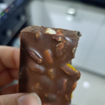 Ülker Dolu Dolu Antep Fıstıklı Çikolatasında Kurtlar Sağlık Endişesi