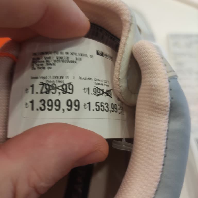 FLO Mağazasında Etiket Yanıltması İle Aşırı Ücretlendirme Ve Kaba Satış Personeli