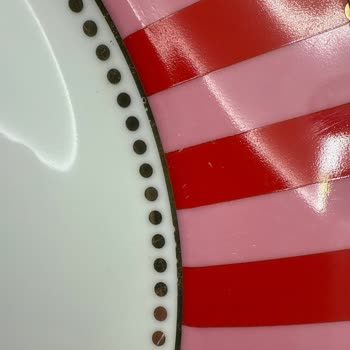 Defolu Gelen 18 Parça Ürün Ve Cevapsız Müşteri Hizmetleri Nedeniyle Tam İade Talebi