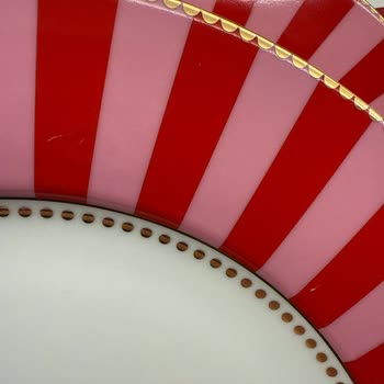 Defolu Gelen 18 Parça Ürün Ve Cevapsız Müşteri Hizmetleri Nedeniyle Tam İade Talebi