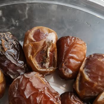 A101 Akhisar Şubesinde Sukkari Hurma İçinde Hayvan Tüyü Bulundu