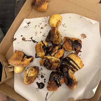 Cinnamon Roll’da Çikolata Sosu Az, Görseldekiyle Uyuşmuyor