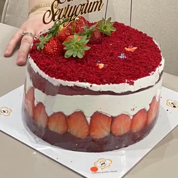 Ev İşi Pastaneleri Pastanın İçinden Yumurta Kabuğu Çıktı