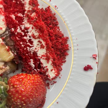 Ev İşi Pastaneleri Pastanın İçinden Yumurta Kabuğu Çıktı