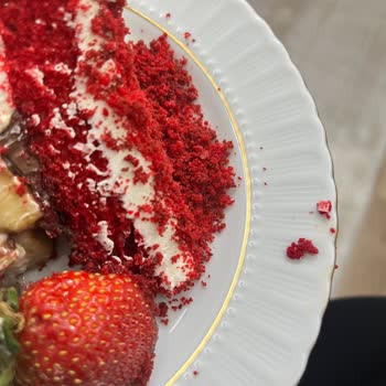 Ev İşi Pastaneleri Pastanın İçinden Yumurta Kabuğu Çıktı