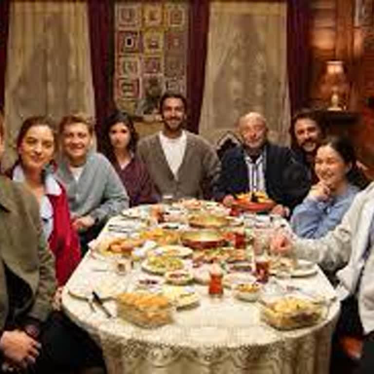 Ezan Okurken Yeme İçmeye Devam Eden TRT 1 Sahnesi