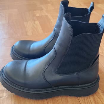 Ayıplı Bot Ve Mağaza İlgisizliği Nedeniyle Yaralanma Şikayeti