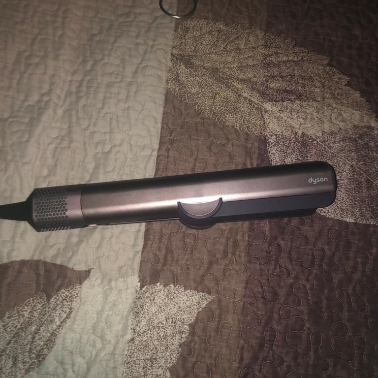 Dyson Airstrait Saçları Yıpratıyor, Düzleştirme Beklentileri Karşılamıyor Ve İade İstiyorum