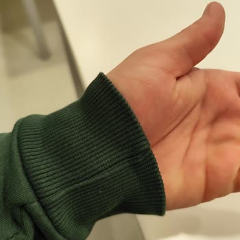 LCW Mağazasında Üç Sweat’te Aynı Kol Ribana Hatası