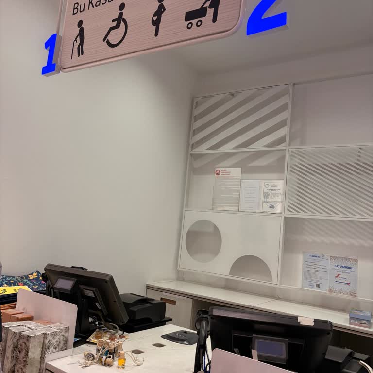 Acil: Öncelikli Kasa Kapalı, Hamile Ve Engelliler Mağdur