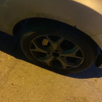 Uyarısız Çukur Ve Cevapsız Belediye: Araçta 6.000 TL’lik Lastik Hasarı Tazmin Talebi