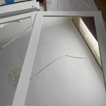 İKEA Hemnes Banyo Dolabında Kırık Ve Eksik Parçalar, Ücretsiz Çözüm Talebi