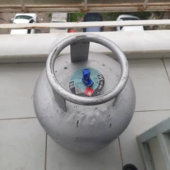 Aygaz Tüpün Üzerinde Yoğun Şekilde Kuş Pisliği Vardı Ve Bu Şekilde Tarafıma Bırakıldı