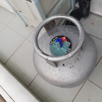 Aygaz Tüpün Üzerinde Yoğun Şekilde Kuş Pisliği Vardı Ve Bu Şekilde Tarafıma Bırakıldı