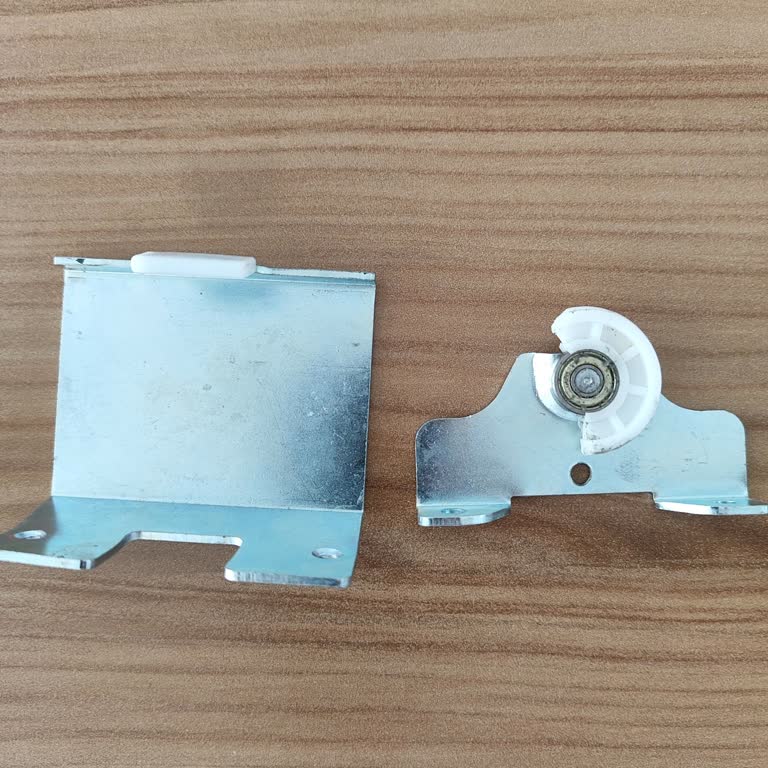 Bellona Gardrobunun Sürgü Tekerlekleri Kırıldı, Uyumlu Parça Bulunamıyor