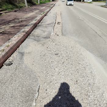Bulvardaki Asfalt Bozulması ve Yeniden Döşeme Talebi