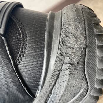 FLO Ayakkabısında Hızlı Aşınma Ve Ayak Sağlığı Sorunu, Değişim Reddedildi