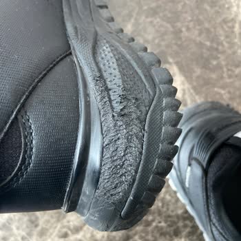 FLO Ayakkabısında Hızlı Aşınma Ve Ayak Sağlığı Sorunu, Değişim Reddedildi