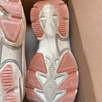 Skechers Ayakkabı Tabanı Deformasyonu Ve Mağaza Sorumluluk Reddi