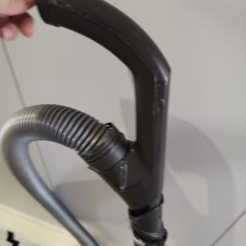 Miele Süpürge Tutma Kolu Parçası İçin Çelişkili Fiyat Ve Kötü Servis Şikayeti