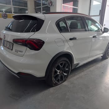 Yüksek Hızda Düz Yolda Ani Lastik Patlaması Güvenlik Tehlikesi