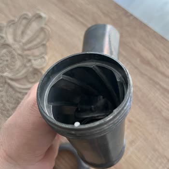 Karaca Hamur Yoğurma Makinesinin Aparatları Siyahlaşıp Gıdaya Renk Veriyor