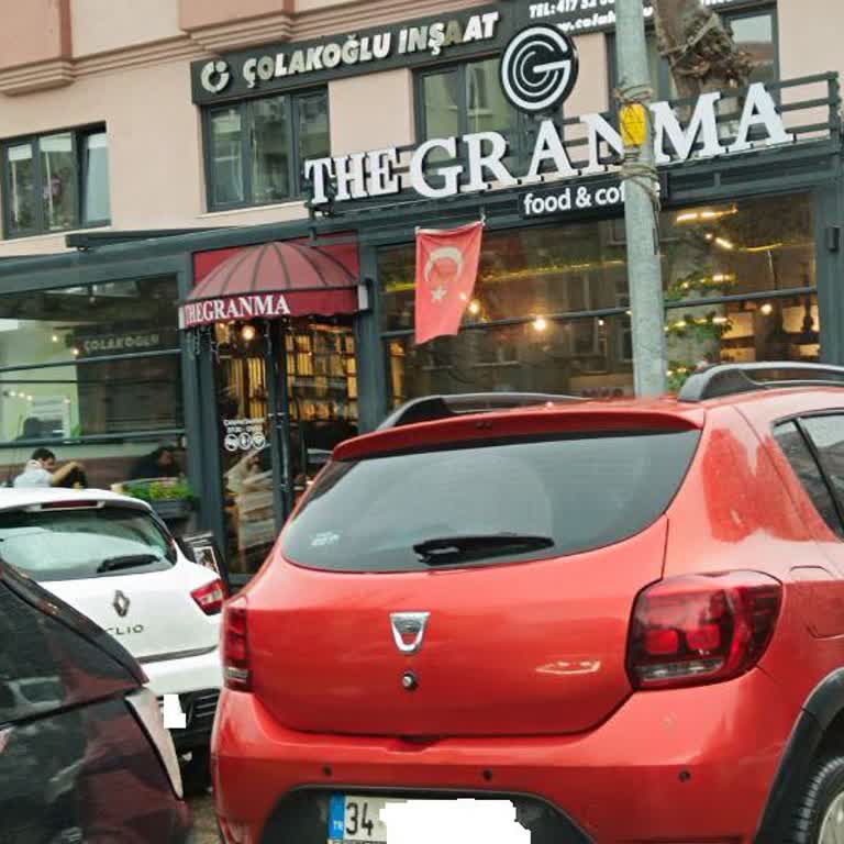 Gümüşçü Sokakta Minibüs Dönüşünü Engelleyen Sürekli Park Sorunu