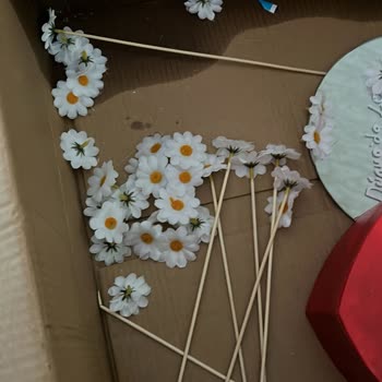 Aras Kargo’da Ezilen Ve Islanan Kargo Hediyeler Zarar Gördü Ve Çözüm Yok