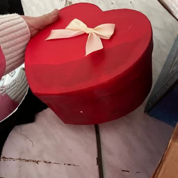 Aras Kargo’da Ezilen Ve Islanan Kargo Hediyeler Zarar Gördü Ve Çözüm Yok