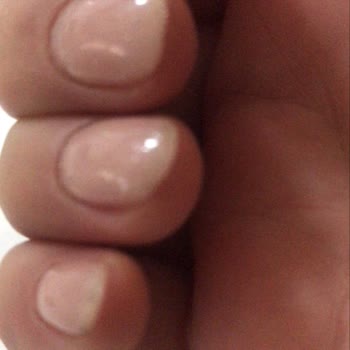 Kalıcı Oje Dayanmaz, Tırnaklar Çabuk Kırılıyor Ve Personel Kaba