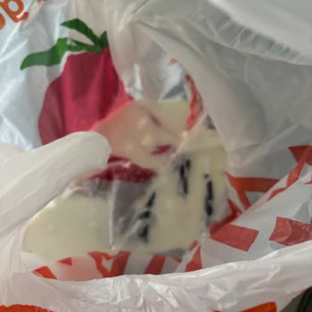 Patlamış Yoğurt, Yoğurda Bulanmış Tavuk Ve Kırık Yumurta İçin İade Talebi